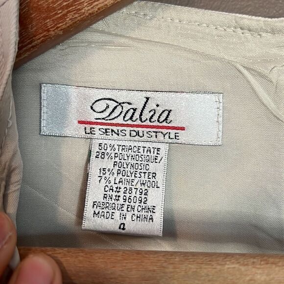 Dalia wool blend vintage cream dress. Size 4 - Picture 4 of 7